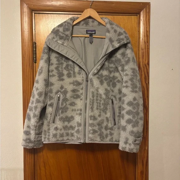 Patagonia Gray Patterned Teddy Jacket - Picture 1 of 2